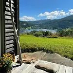 別荘 Self-built With Views Over Leirvik