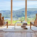 Self-built With Views Over Vakantiehuis Leirvik (Sogn og Fjordane)