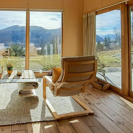 Vakantiehuis Self-built With Views Over Leirvik (Sogn og Fjordane)